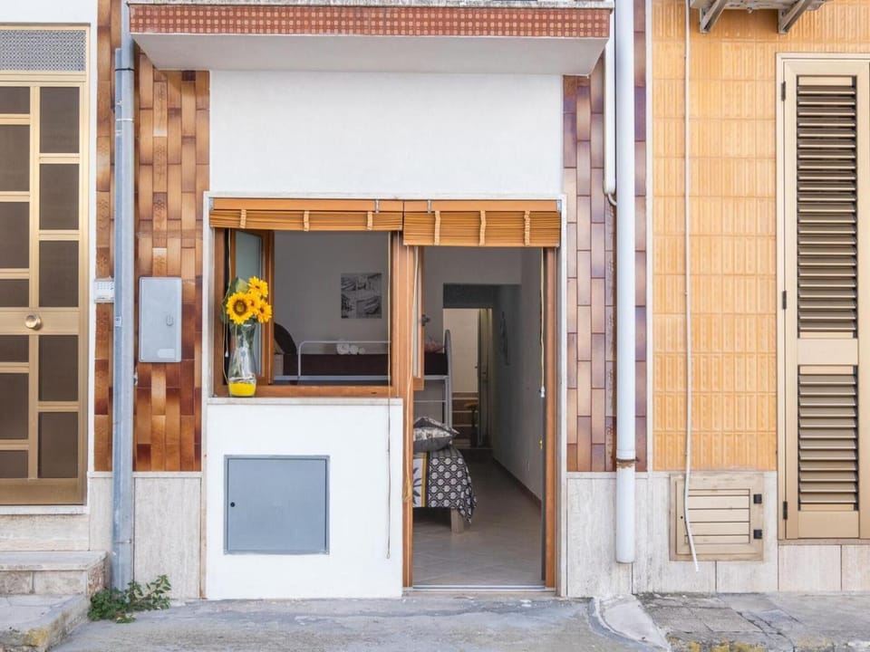 Facade/entrance, Spring, Summer, Autumn
