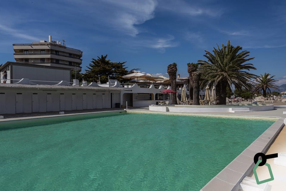 Pool view, Swimming pool