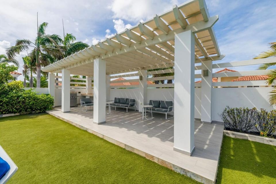Garden, Balcony/Terrace, Pool view