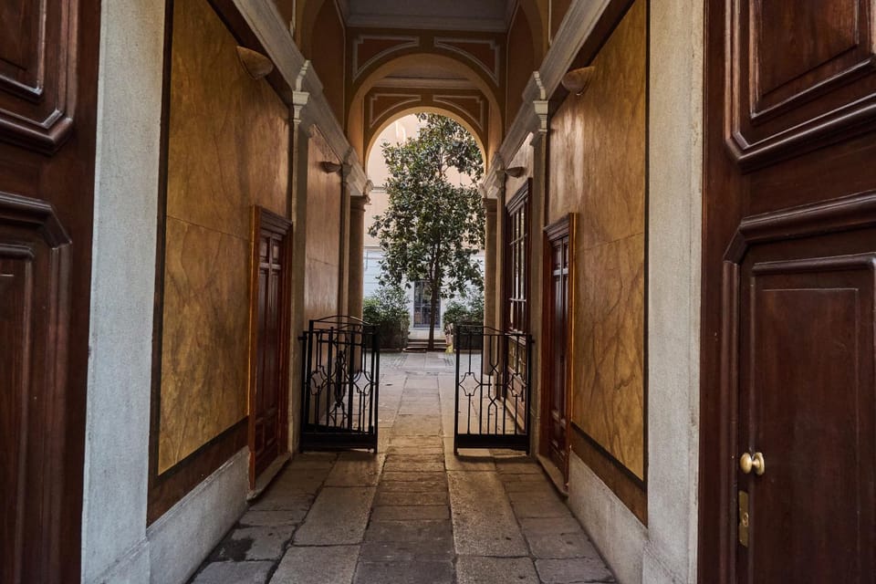Facade/entrance, Inner courtyard view