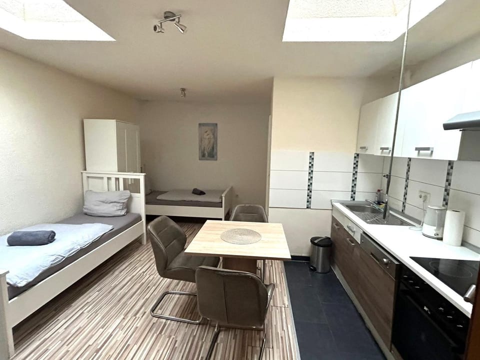 Bed, Kitchen or kitchenette, Photo of the whole room, Seating area, Dining area