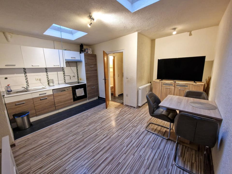 TV and multimedia, Kitchen or kitchenette, Seating area, Dining area, Evening entertainment, oven, stove