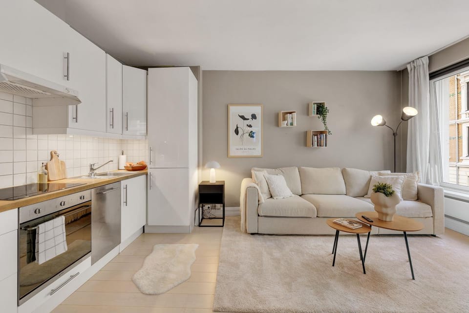 Kitchen or kitchenette, Living room, Seating area, Dining area, dishwasher, oven, stove