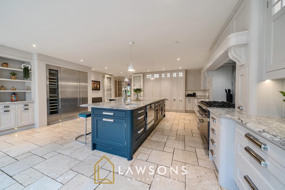 Executive Living by Lawsons- moments from Legoland Villa in Windsor