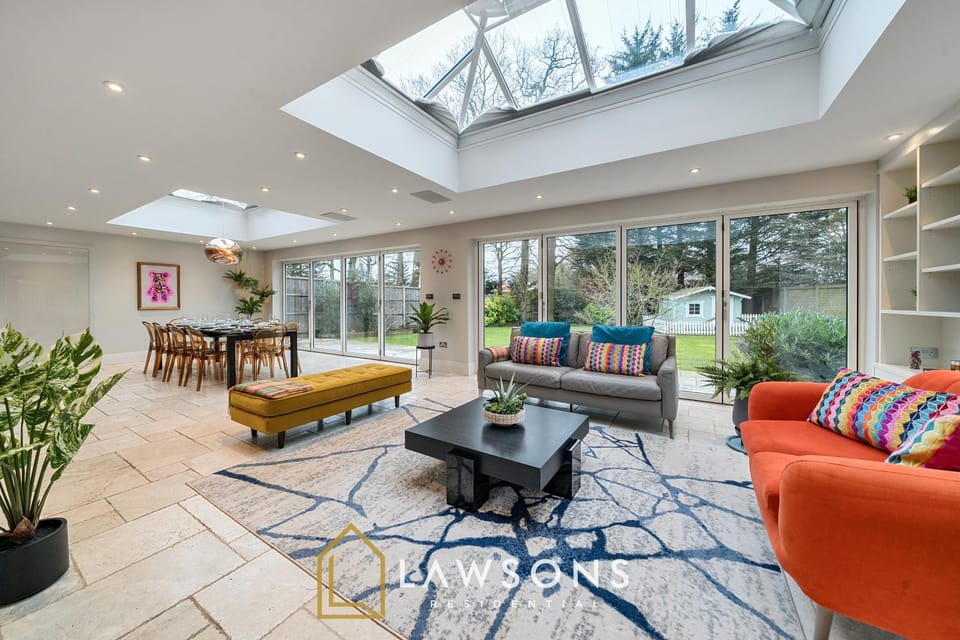 Executive Living by Lawsons- moments from Legoland Villa in Windsor