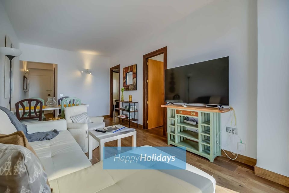 Communal lounge/ TV room, TV and multimedia, Living room, Dining area