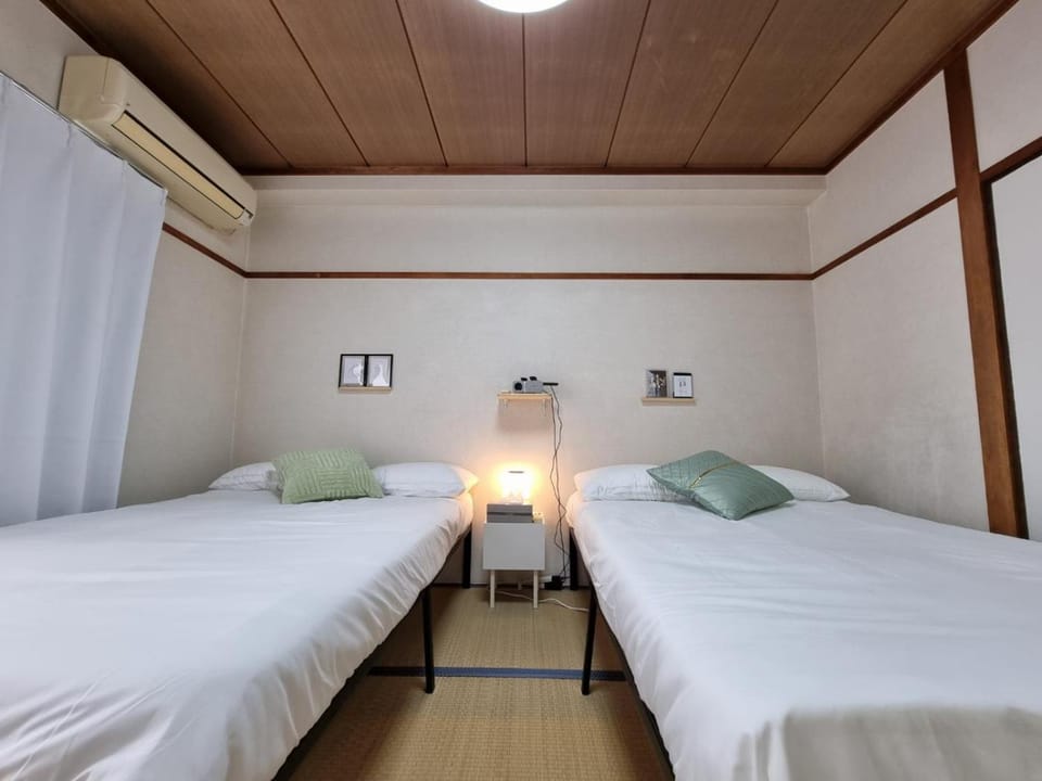 Bed, Bedroom, air conditioner