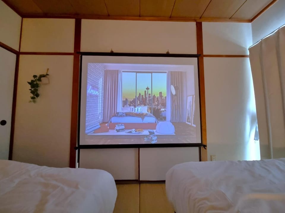 Bed, TV and multimedia, Bedroom