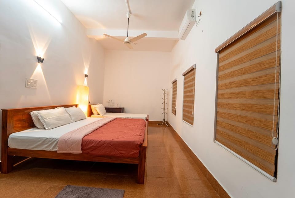 Photo of the whole room, Bedroom