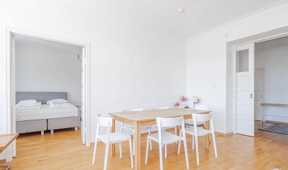 Bed, Living room, Photo of the whole room, Seating area, Bedroom