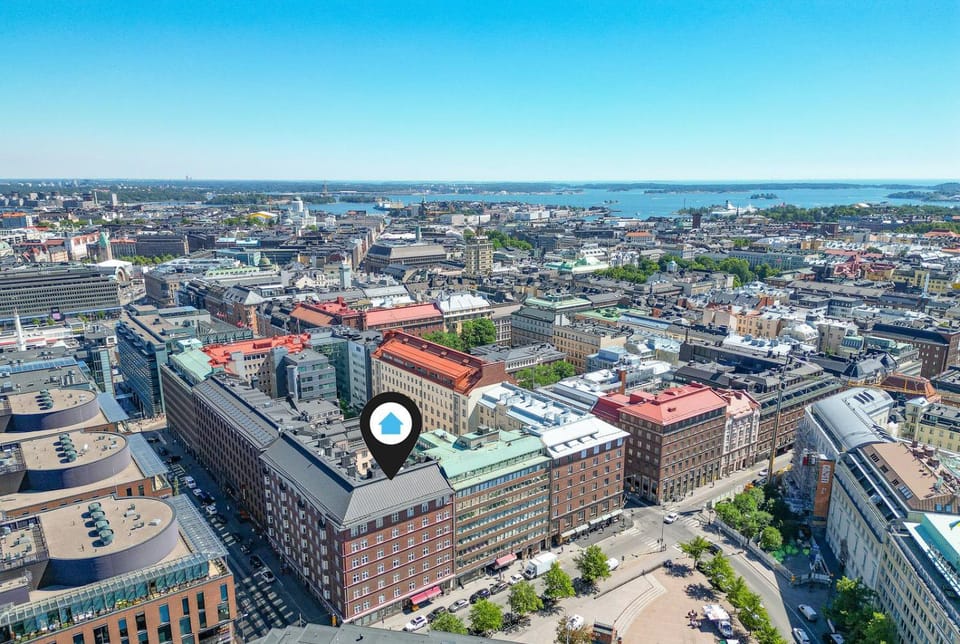 Property building, Day, Neighbourhood, Natural landscape, Bird's eye view, City view, Sea view, Street view, Location