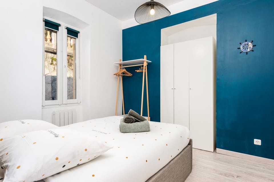Bed, Photo of the whole room, Bedroom, towels, wardrobe