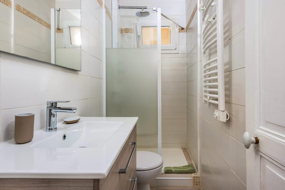 Shower, Toilet, Bathroom, towels