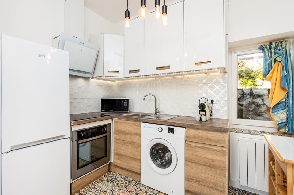Kitchen or kitchenette, dishwasher, oven, stove, toaster, washing machine