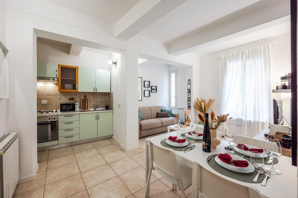 Coffee/tea facilities, Kitchen or kitchenette, Living room, Dining area, dishwasher, oven, stove, toaster