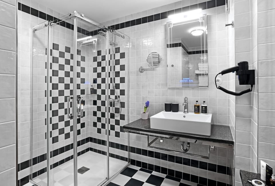 Shower, Bathroom, towels
