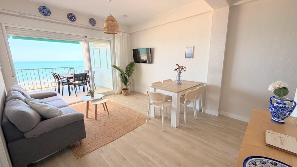 Natural landscape, Seating area, Dining area, Sea view