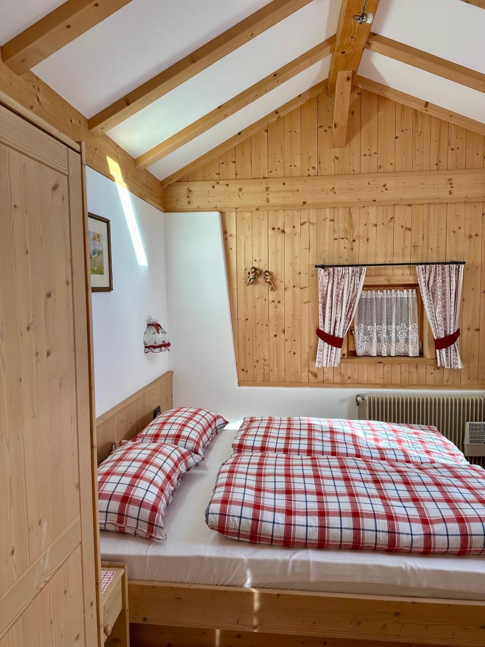 Bed, Photo of the whole room, Bedroom, wardrobe