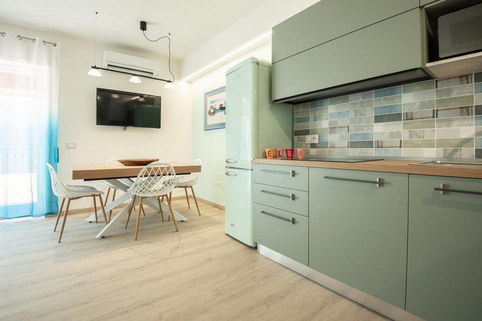 Property building, Kitchen or kitchenette, Living room