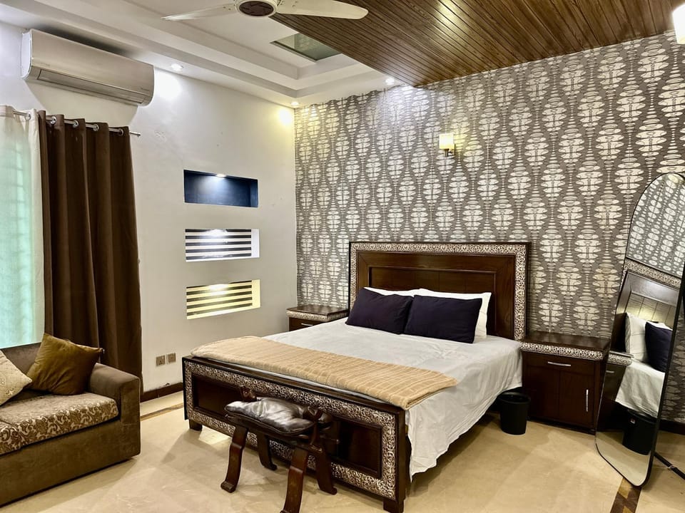 Bed, Photo of the whole room, Bedroom