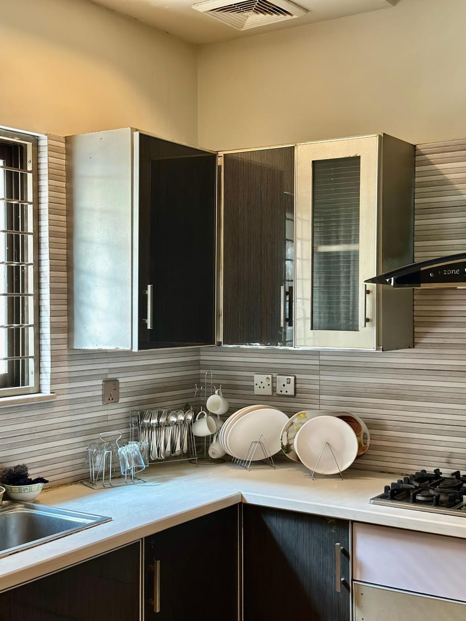 Kitchen or kitchenette, minibar, stove