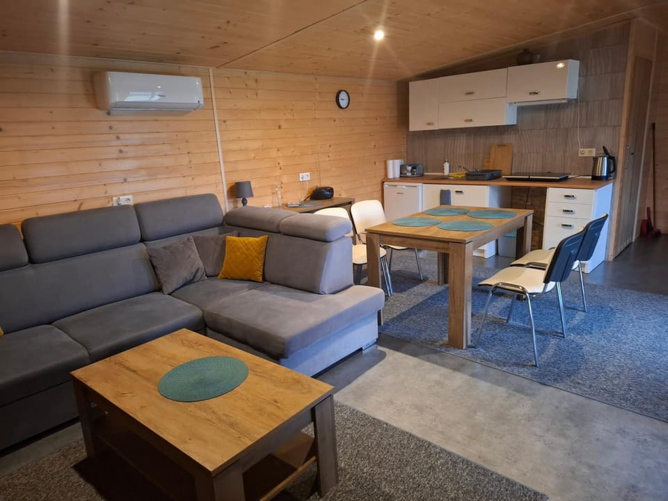 POLESKI DOMEK Z JACUZZI W Czarnym Lesie House in Masovian Voivodeship