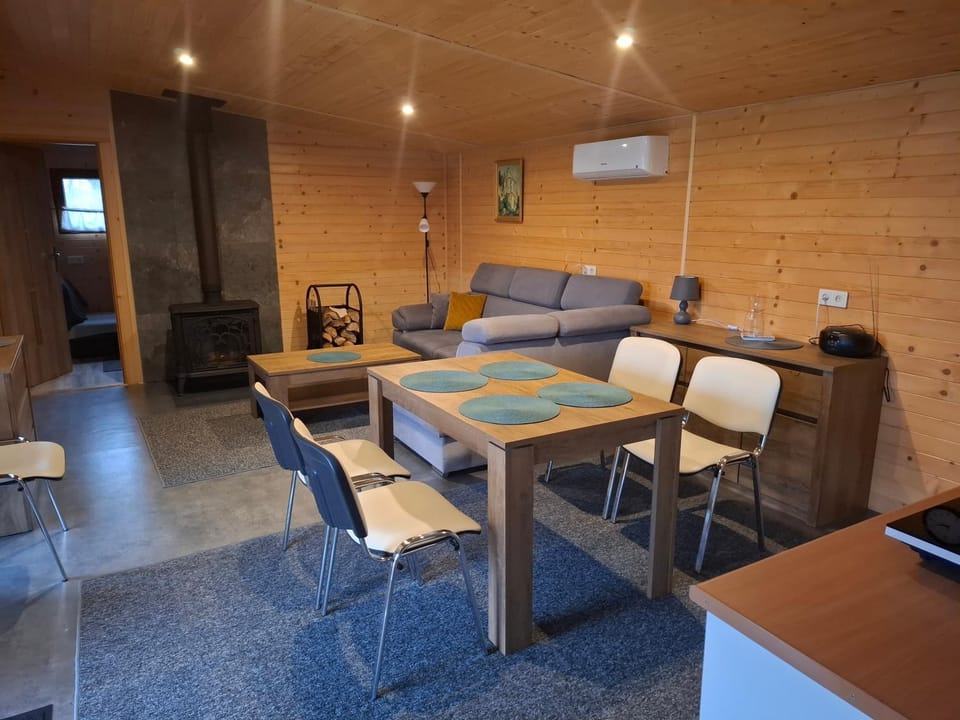 POLESKI DOMEK Z JACUZZI W Czarnym Lesie House in Masovian Voivodeship