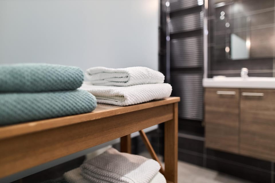 Bathroom, towels