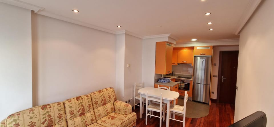Kitchen or kitchenette, Living room, Dining area, oven