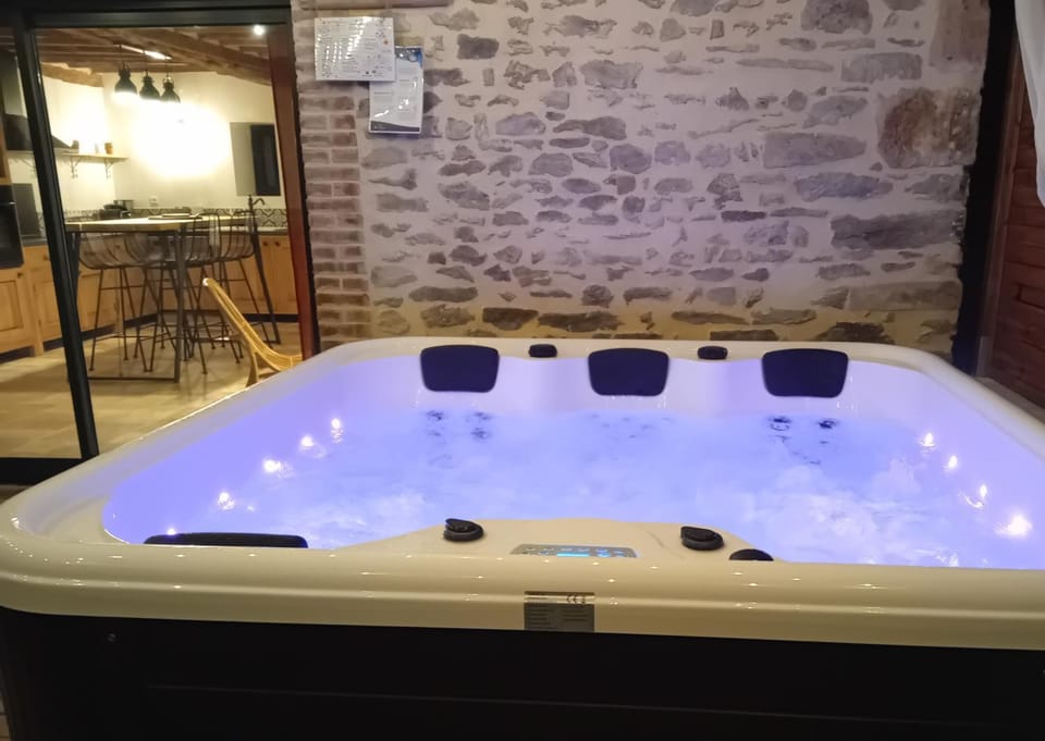 Hot Tub, Spa and wellness centre/facilities