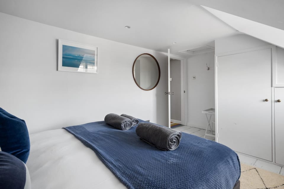 Bed, Photo of the whole room, Bedroom, towels, wardrobe