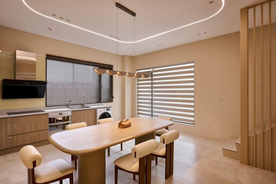 Kitchen or kitchenette, Living room, Seating area, Dining area, stove
