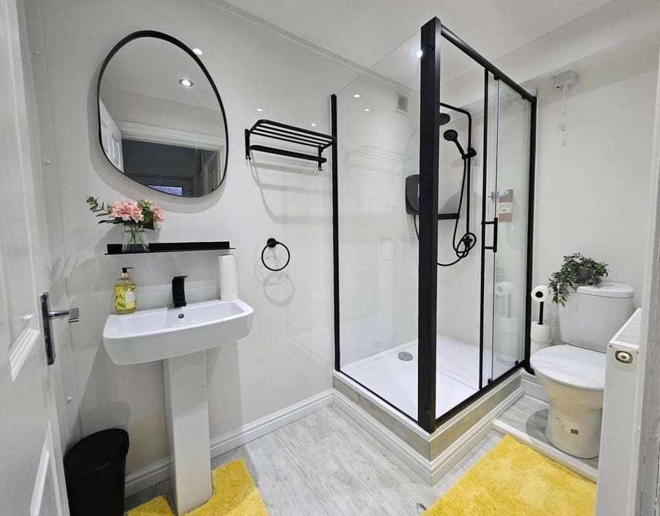 Shower, Toilet, Bathroom
