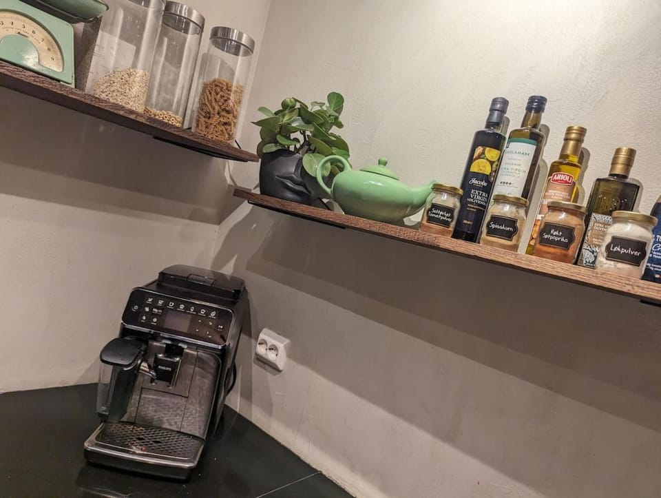 Coffee/tea facilities, kitchen