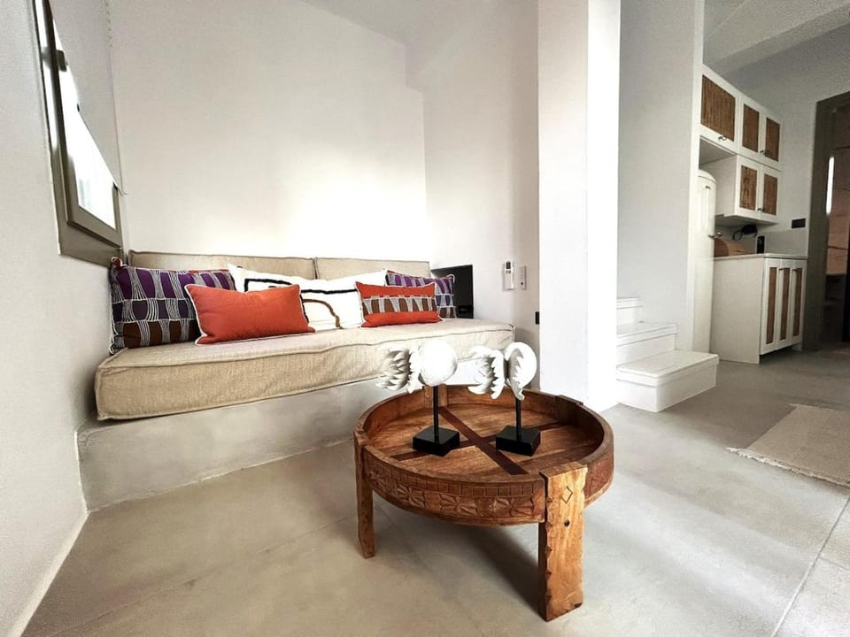 Joelia Suite B Naousa Paros with private jacuzzi House in Naousa