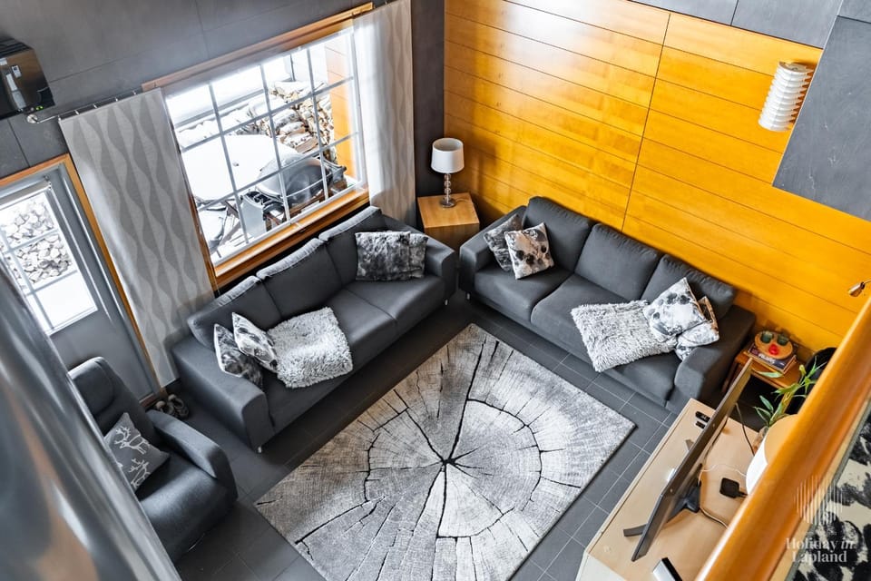 Photo of the whole room, Seating area