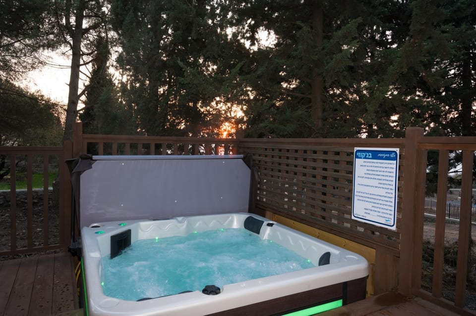 Hot Tub, Hot Tub