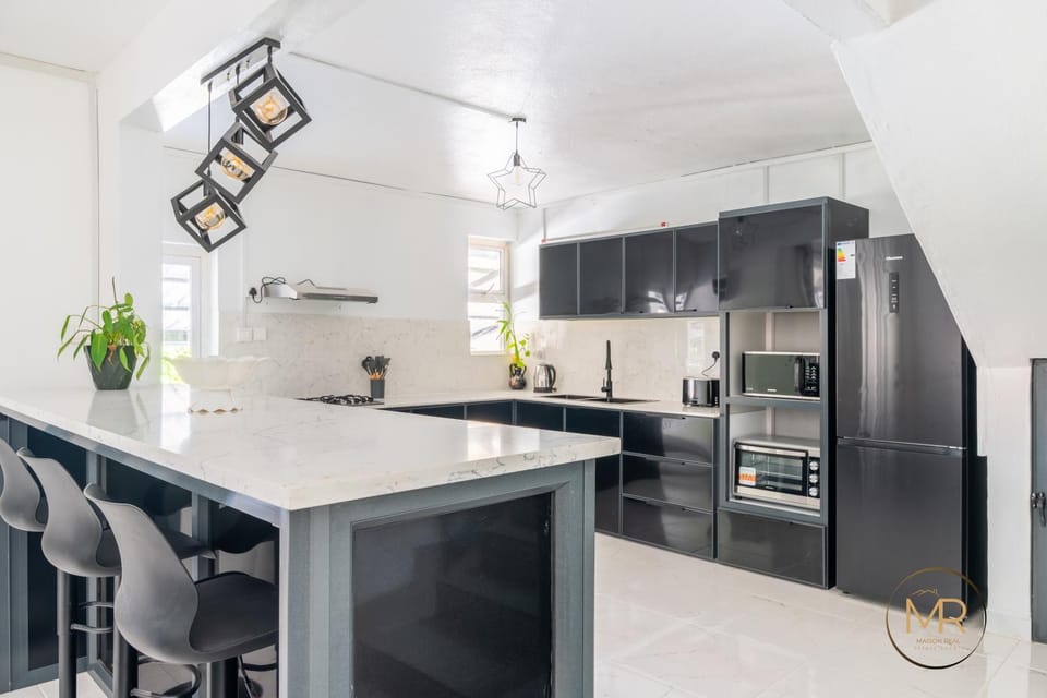 Dining area, Breakfast, microwave, oven, stove, kitchen