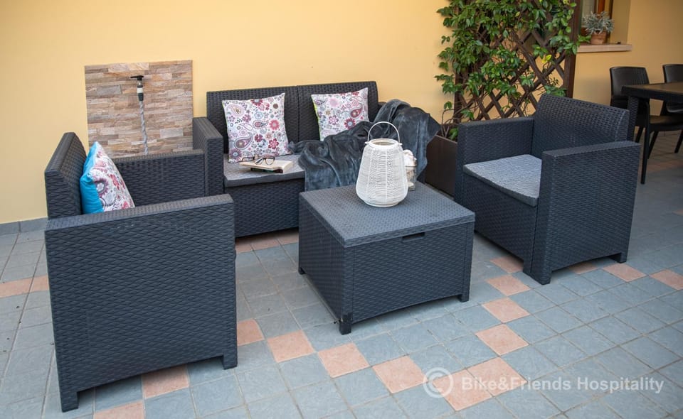 Garden, Living room
