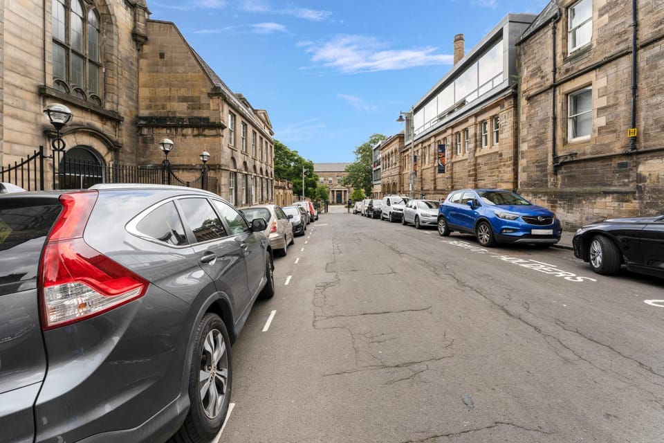 Neighbourhood, Street view, Location