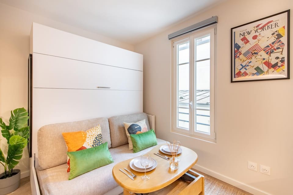 Bed, Seating area
