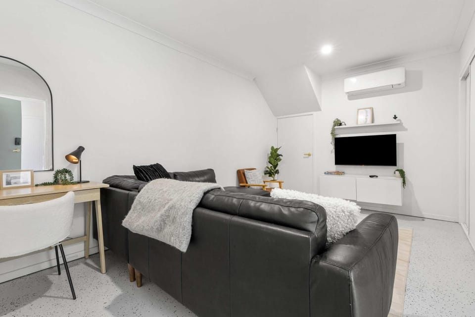 Living room, Photo of the whole room, Seating area