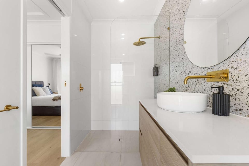 Shower, Bathroom, Photo of the whole room, towels