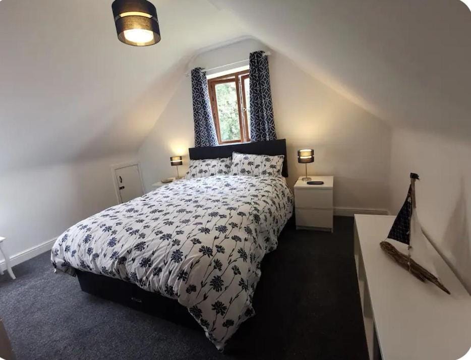 Cottage with 360 views House in Llanfoist Fawr