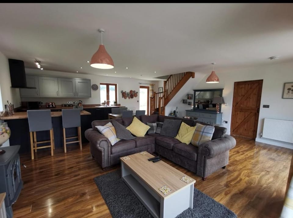 Cottage with 360 views House in Llanfoist Fawr
