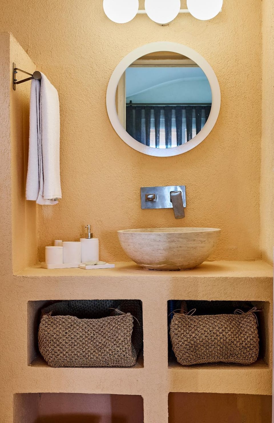 Bathroom, towels