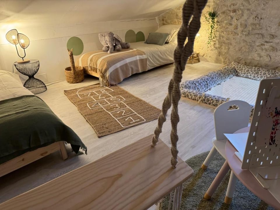 Bed, Photo of the whole room, Bedroom