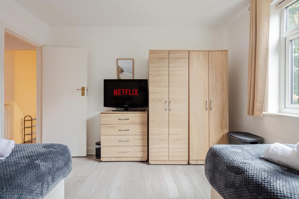 TV and multimedia, Bedroom, wardrobe