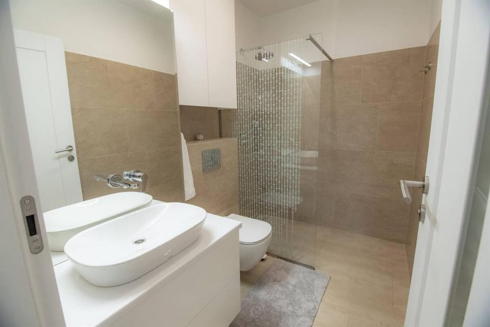 Cozynest Lakeside Apartment in Cluj-Napoca