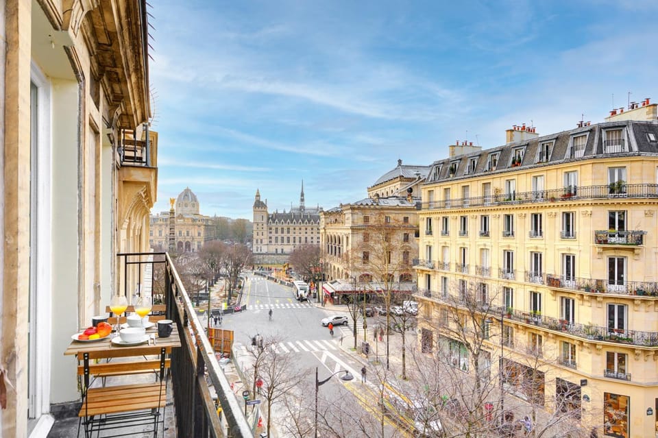 Stylish Luxury Suite - Hyper Centre Paris Apartment in Paris